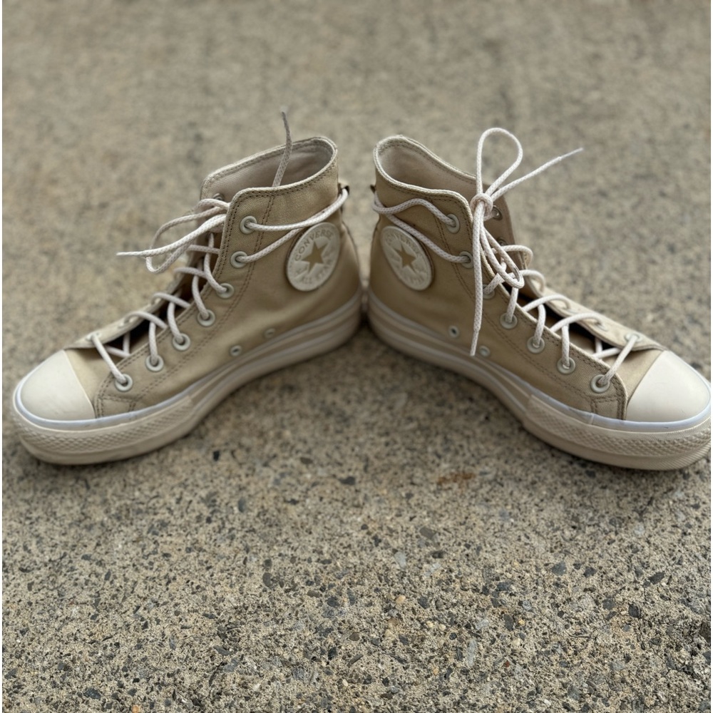 Gently Used Women’s Limited Edition Italian Collection Converse